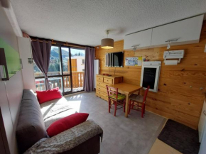 Studio moderne au centre station avec balcon, idéal couple, proche commerces et pistes - FR-1-516-194